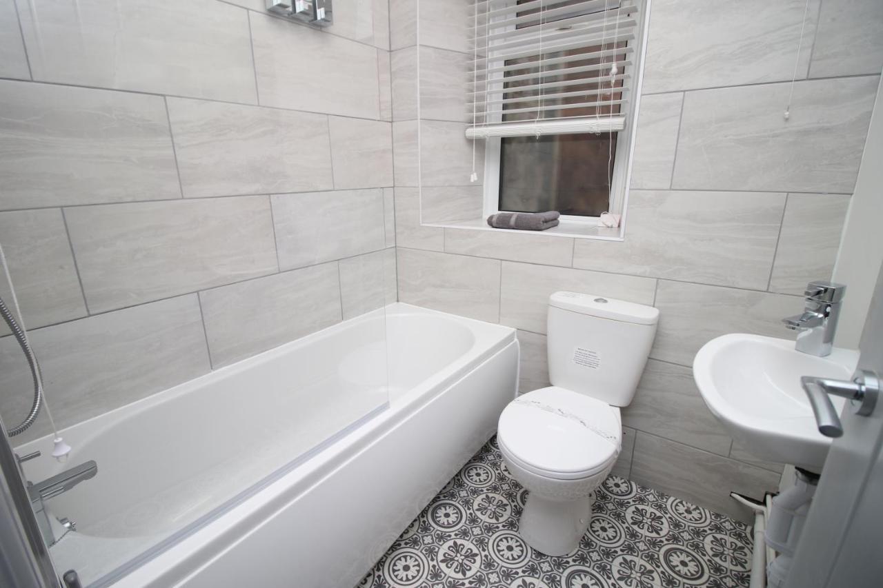 Ferienwohnung Sleeps 6, Smart Tv'S, Parking Swansea & Morriston Hospital Exterior foto